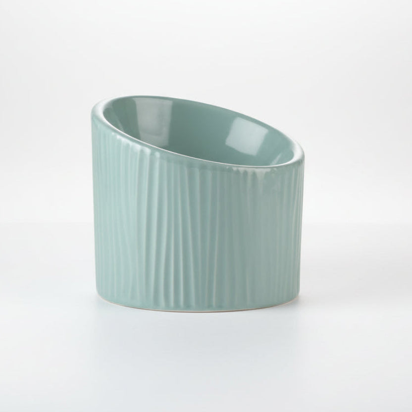 ​Gamelle pour chat design en poterie bleu orage artisanale striée style zen luxe Palais Félin Paris.