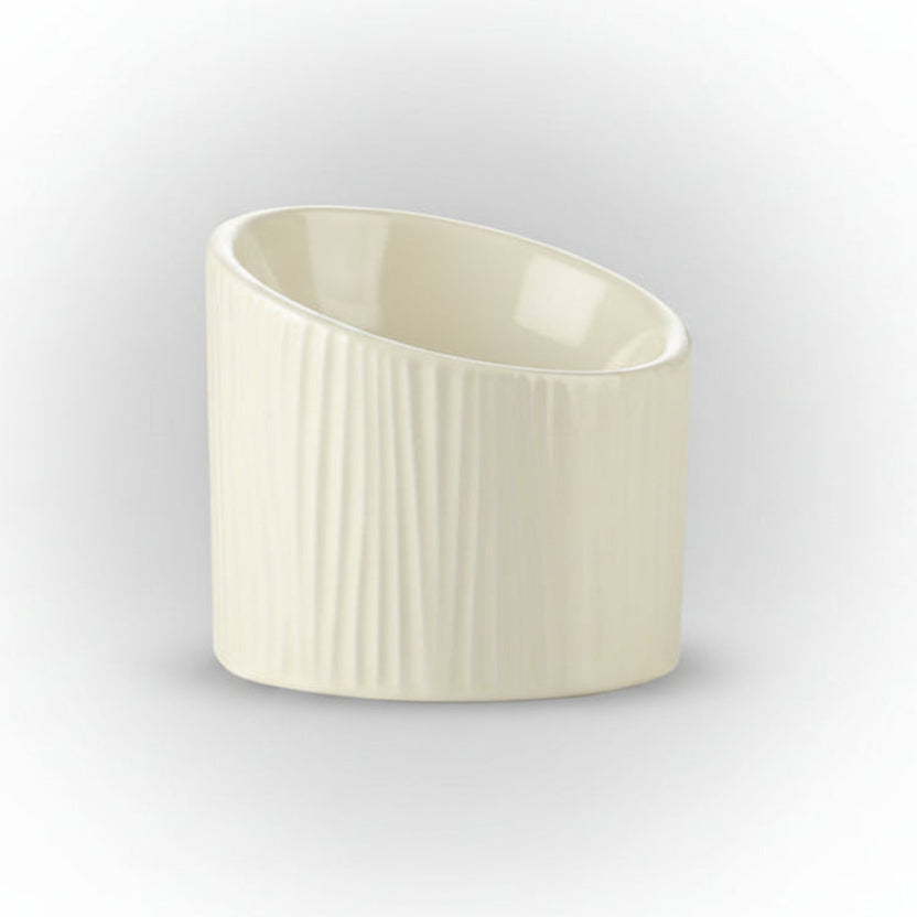 Gamelle pour chat design en poterie blanche artisanale style zen luxe Palais Félin Paris.