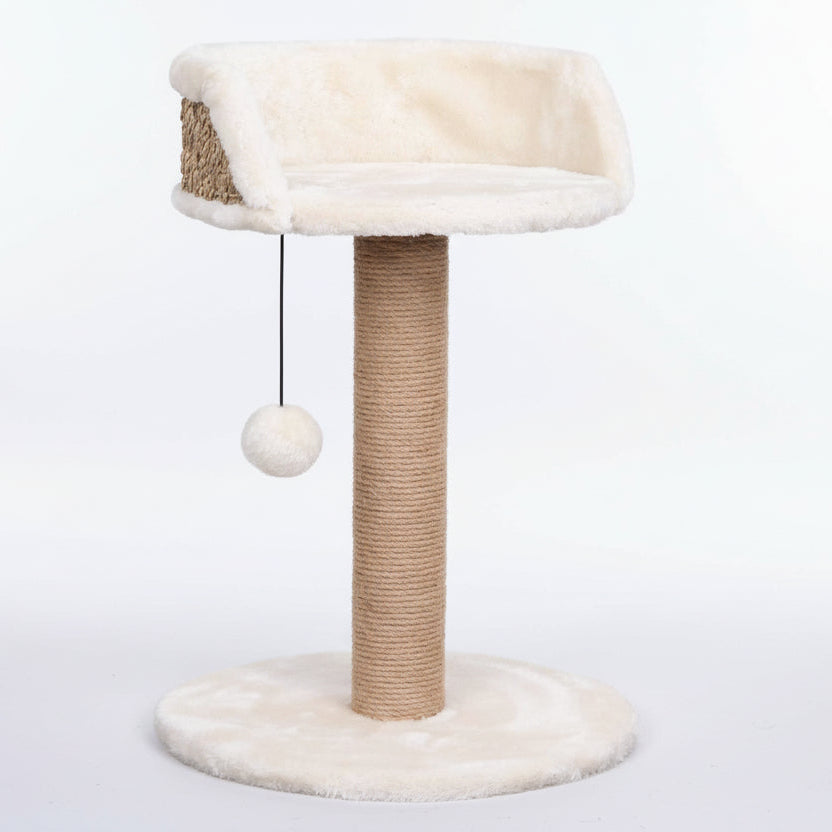 ​Griffoir pour chat en forme de chaise design en jonc de mer avec pompon suspendu, élégance et confort par Palais Félin Paris.