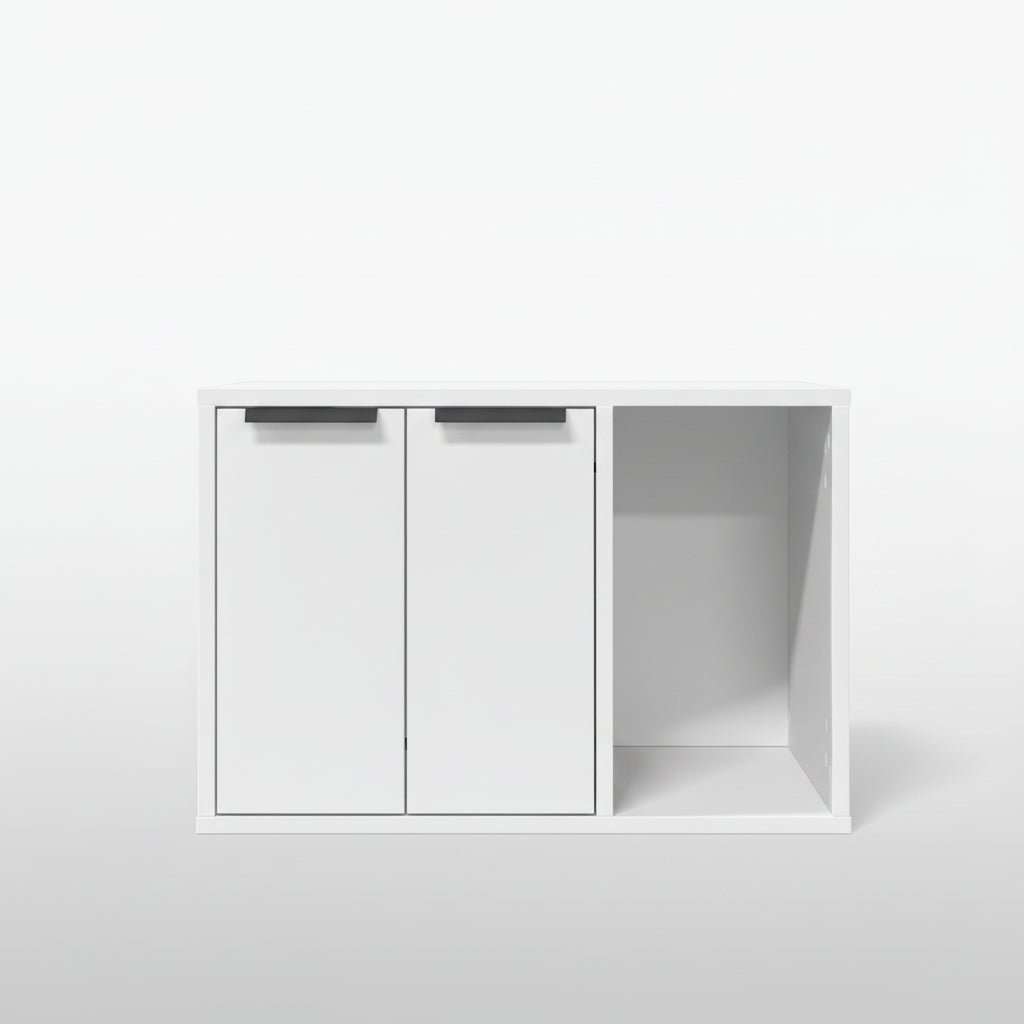 Une vue de face parfaitement alignée sur fond neutre du meuble pour chat haut de gamme en bois d'ingénierie Blanc Albâtre. Son design minimaliste aux lignes épurées dissimule une litière ou un coussin, offrant une solution esthétique et anti-odeur idéale pour un salon moderne ou une salle de bain de luxe, par Palais Félin Paris.