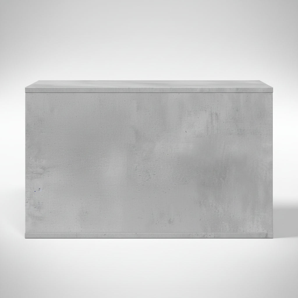Une vue arrière épurée sur fond neutre du meuble pour chat haut de gamme au fini chêne gris. La face arrière pleine met en avant la qualité des finitions et du bois d'ingénierie, conçu pour dissimuler une litière ou un coussin dans un salon moderne ou une salle de bain de luxe, par Palais Félin Paris.